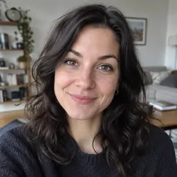 Andreea M. — mamă în concediu de creștere